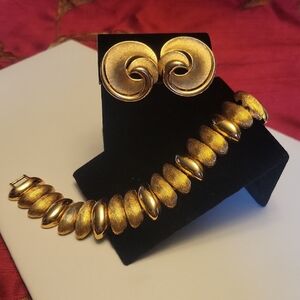 Trifari Earrings Unsigned Goldtone Bracelet